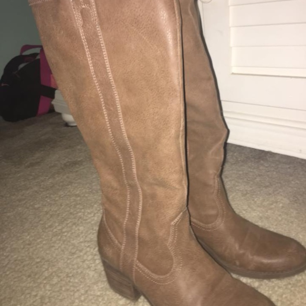 Heeled mid calf boots